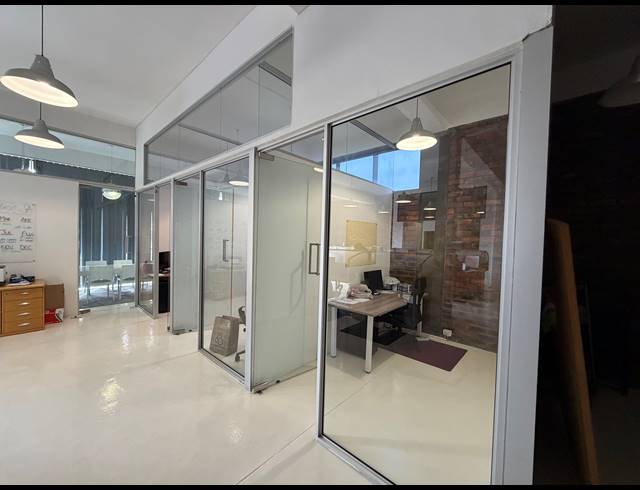 186M² BUILDING TO LET IN WOODSTOCK